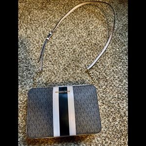MICHAEL KORS JET SET BROWN/SOFT PINK PURSE